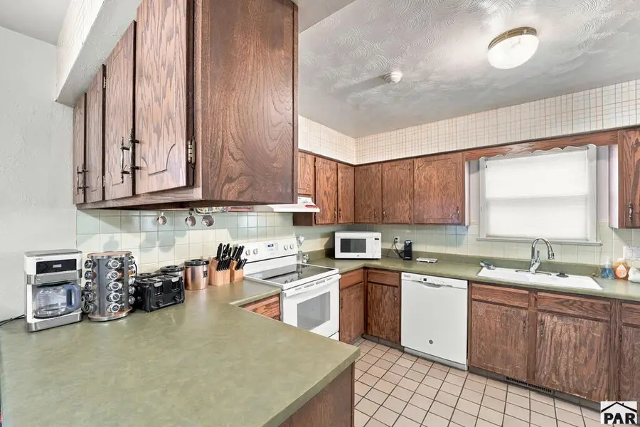 411 Kenwood Dr, Pueblo, CO 81004 - #2