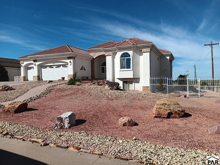 9 College Court, La Junta, CO 81050 - #2