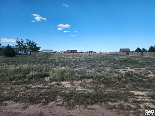 390 N Desert Cove Dr, Pueblo West, CO 81007