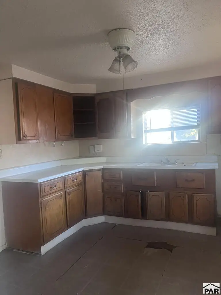 1630 E 4th St, Pueblo, CO 81001 - #3