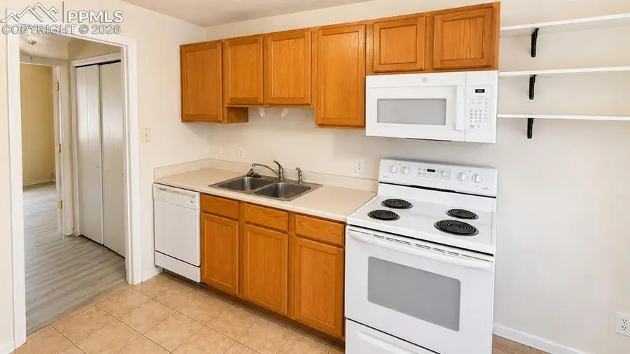 1701 Oakshire Lane, Pueblo, CO 81001 - #2