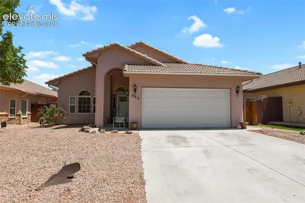932 Pinecrest Drive, Pueblo, CO 81005