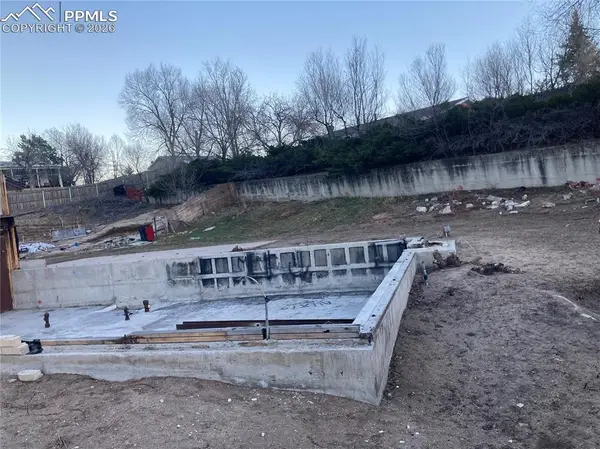 1099 Kachina Drive, Colorado Springs, CO 80915