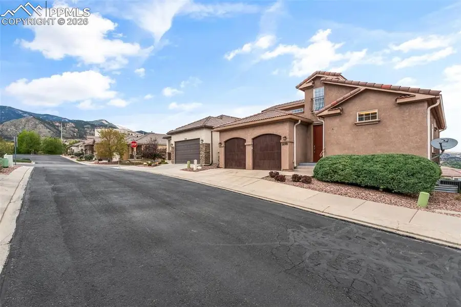 2070 Cheyenne Summer View, Colorado Springs, CO 80904 - #3
