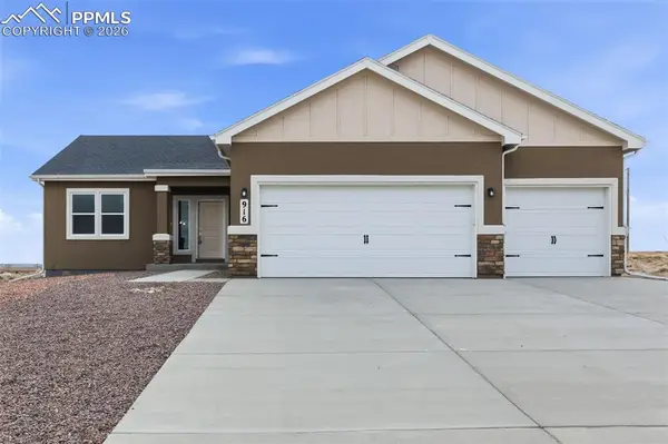 995 E Kirkwood Drive, Pueblo, CO 81007