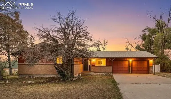 11 Macnaughton Road, Pueblo, CO 81001