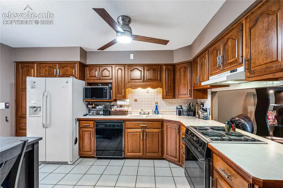 2106 Chautard Drive #B, Pueblo, CO 81005 - #3