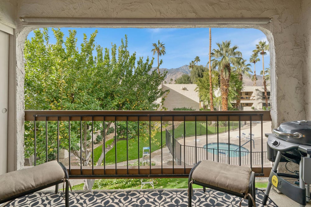5300 E Waverly Drive C4, Palm Springs, CA 92264 BHGRE
