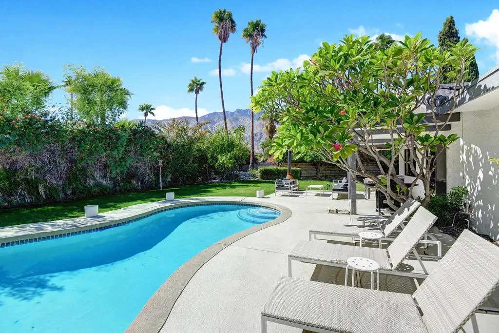 1031 E El Conquistador, Palm Springs, CA 92262 - #1