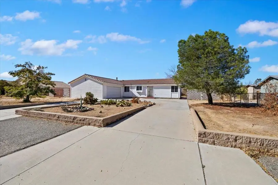 12546 Navajo Road, Apple Valley, CA 92308 - #2