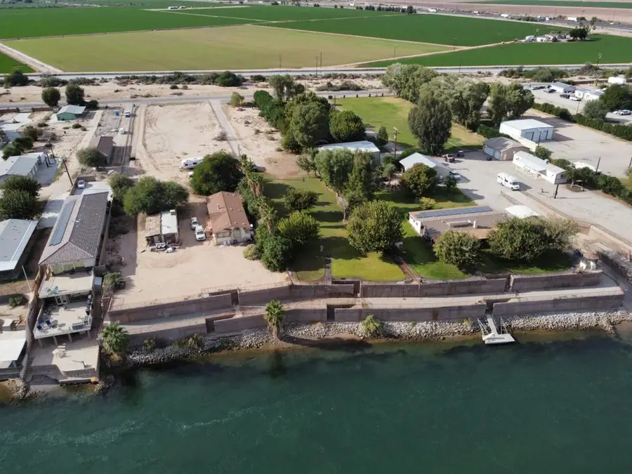 654 Riviera Dr., Blythe, CA 92225 - #3