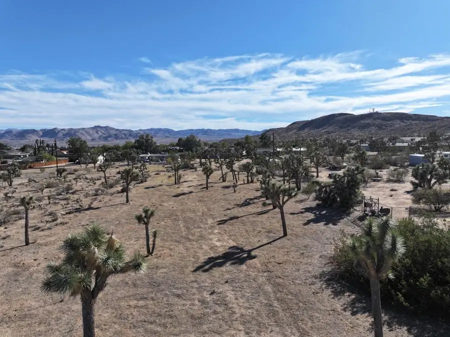 310 Sun Oro Drive, Yucca Valley, CA 92284 - Image #2