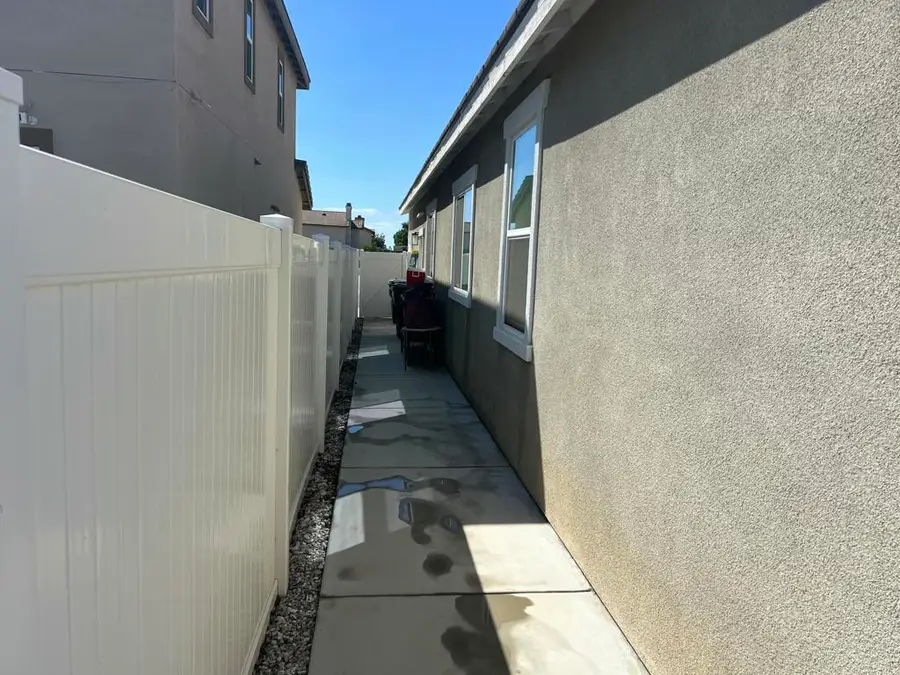 426 E Orchard Street, Rialto, CA 92376 - #3