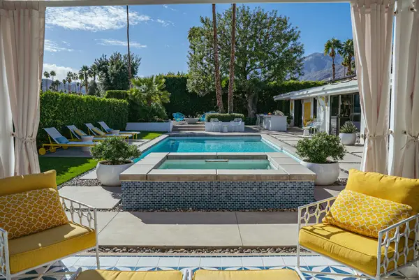 2444 S Calle Palo Fierro, Palm Springs, CA 92264