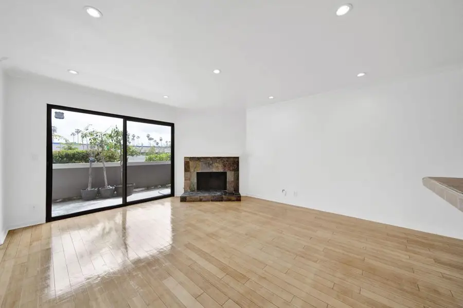 7307 Haskell Avenue #4, Van Nuys, CA 91406 - #3