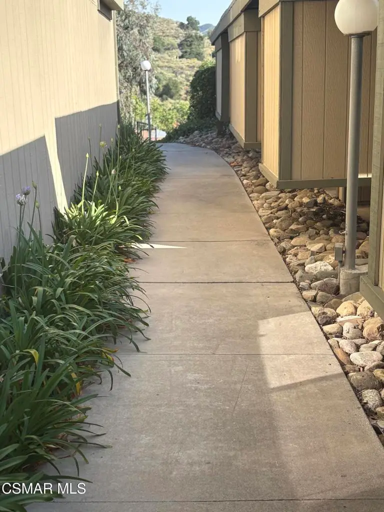 324 Chestnut Hill Court #14, Thousand Oaks, CA 91360 - Image #2