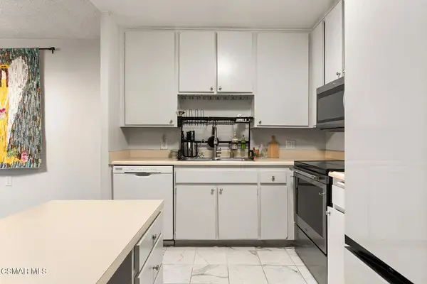 327 Chestnut Hill Court #11, Thousand Oaks, CA 91360