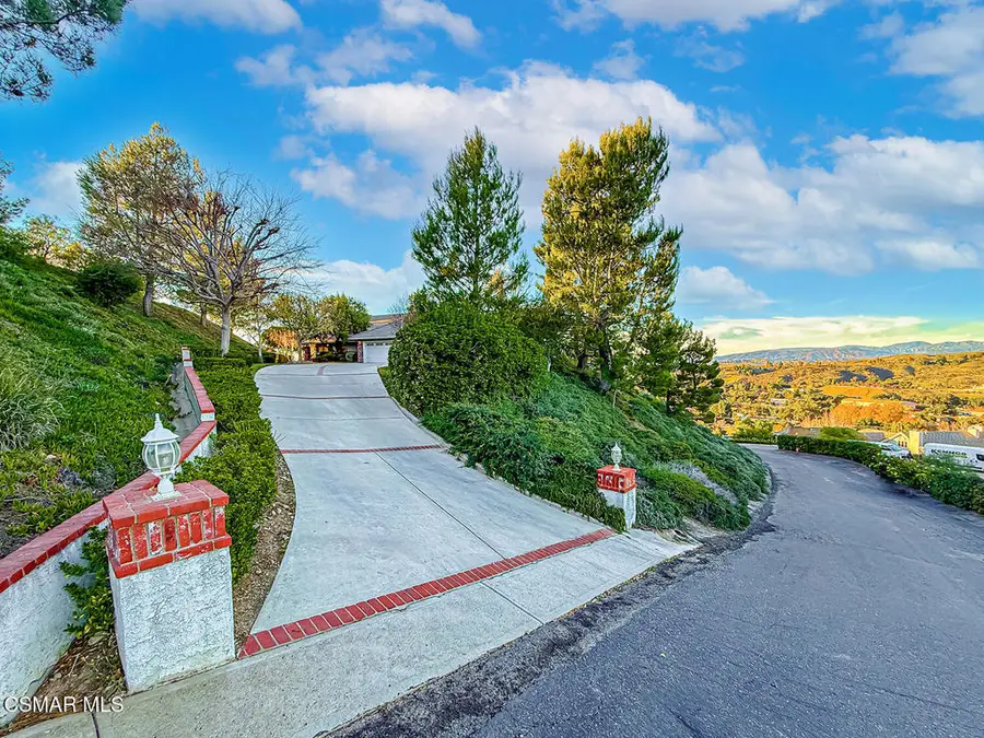 24525 Desert Avenue, Newhall, CA 91321 - #2