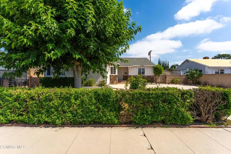 20709 Schoolcraft Street, Winnetka, CA 91306 - #2