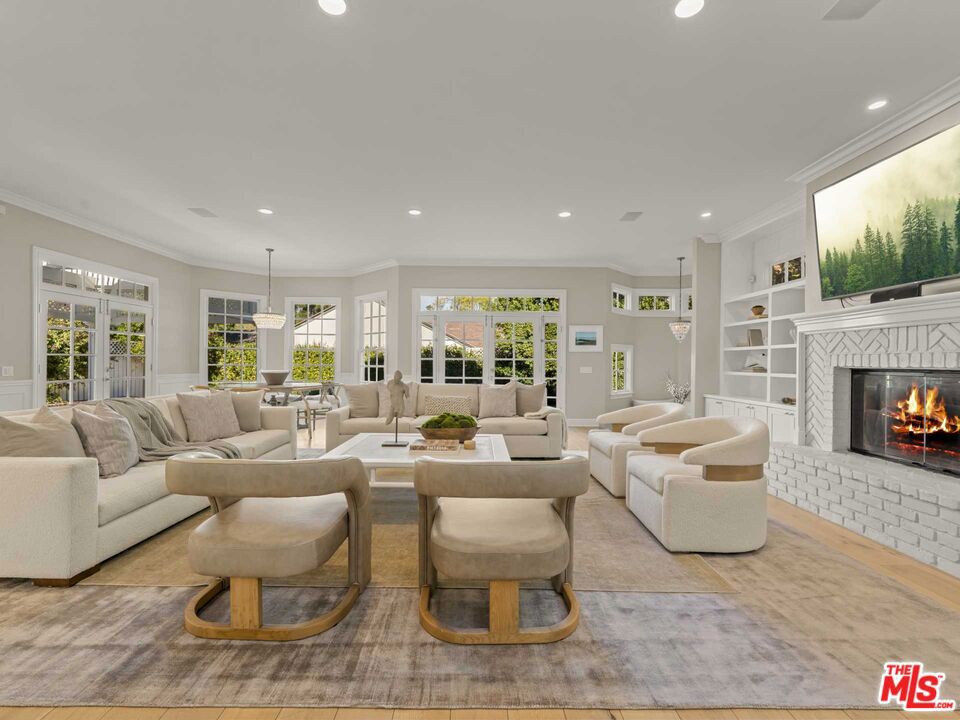 3925 Woodfield Drive, Sherman Oaks, CA 91403 BHGRE