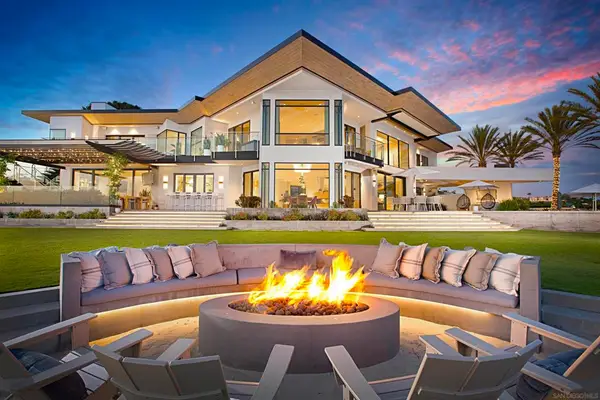 5416 Candlelight Dr, La Jolla, CA 92037