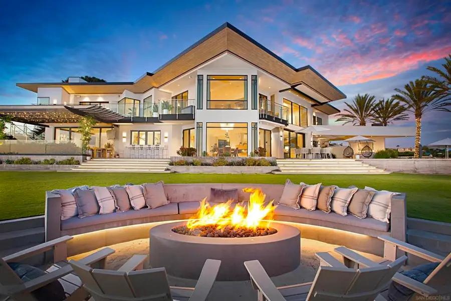 5416 Candlelight Dr, La Jolla, CA 92037 - Image #2