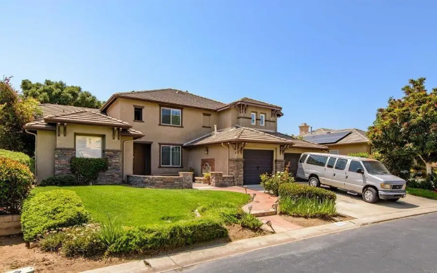 569 Inverlochy Dr, Fallbrook, CA 92028 - Image #2
