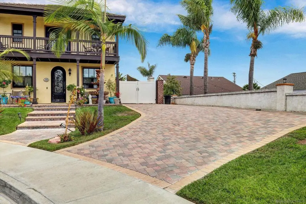 523 Hatherly St, Vista, CA 92083 - Image #1