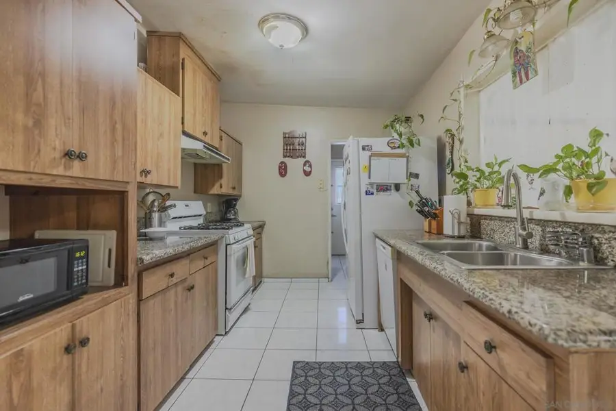 682 Valley Village Dr, El Cajon, CA 92021 - #3
