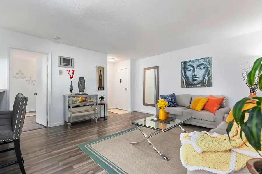 7506 Parkway Dr #202, La Mesa, CA 91942 - Image #2