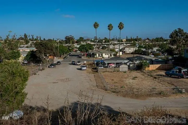 811 S 32nd St, San Diego, CA 92113 - Image #3