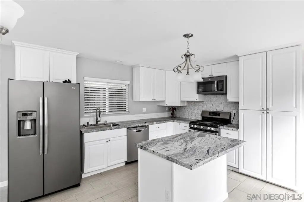 401 Blueridge Place, Escondido, CA 92026 - Image #1