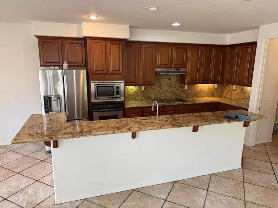 543 Silverhawk Dr, Corona, CA 92879 - Image #3