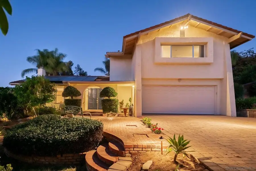 1322 Loma De Paz, Escondido, CA 92027 - Image #2