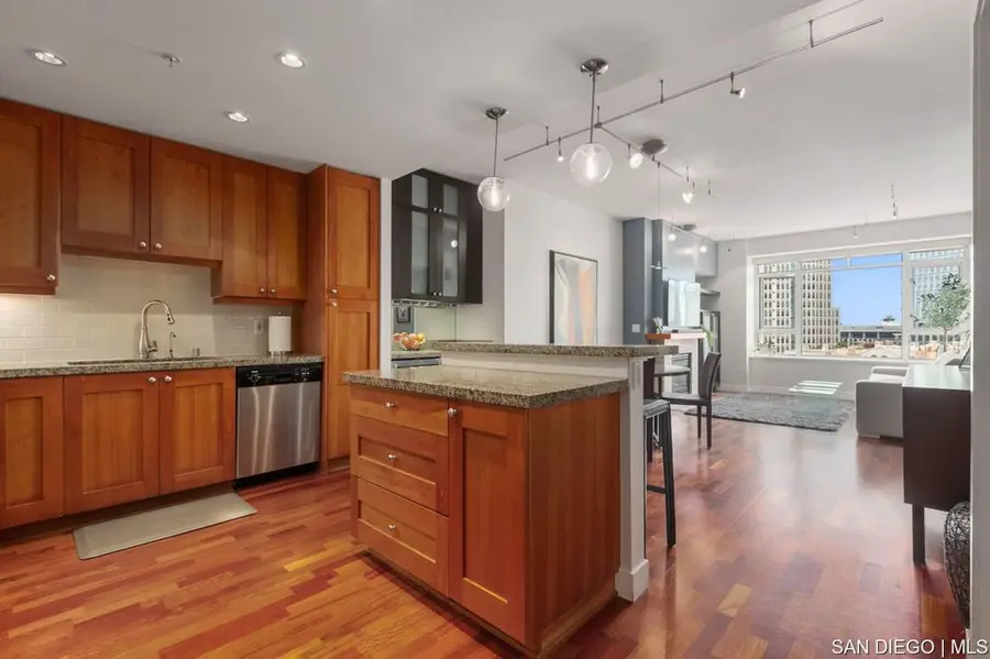 700 W Harbor Dr #806, San Diego, CA 92101 - Image #2