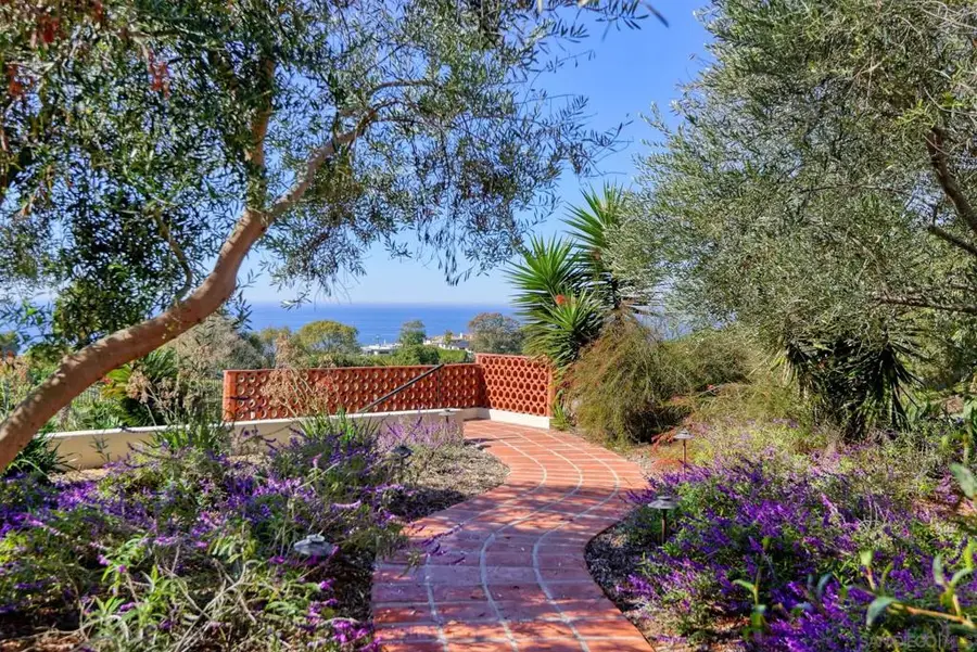 7363 Fairway Rd, La Jolla, CA 92037 - Image #2