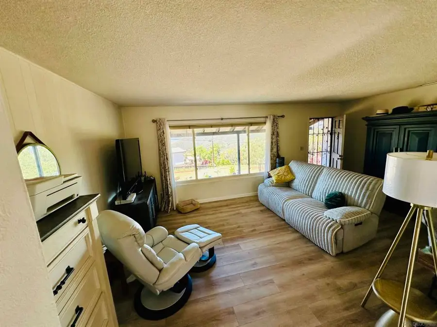 272 Lilac Dr, El Cajon, CA 92021 - Image #2