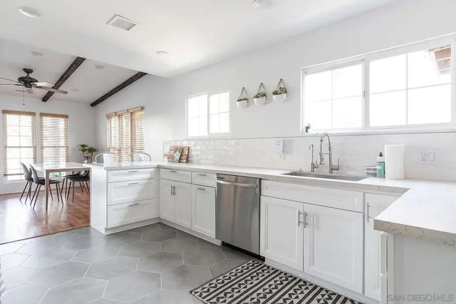 4851 Narragansett Ave, San Diego, CA 92107 - Image #3