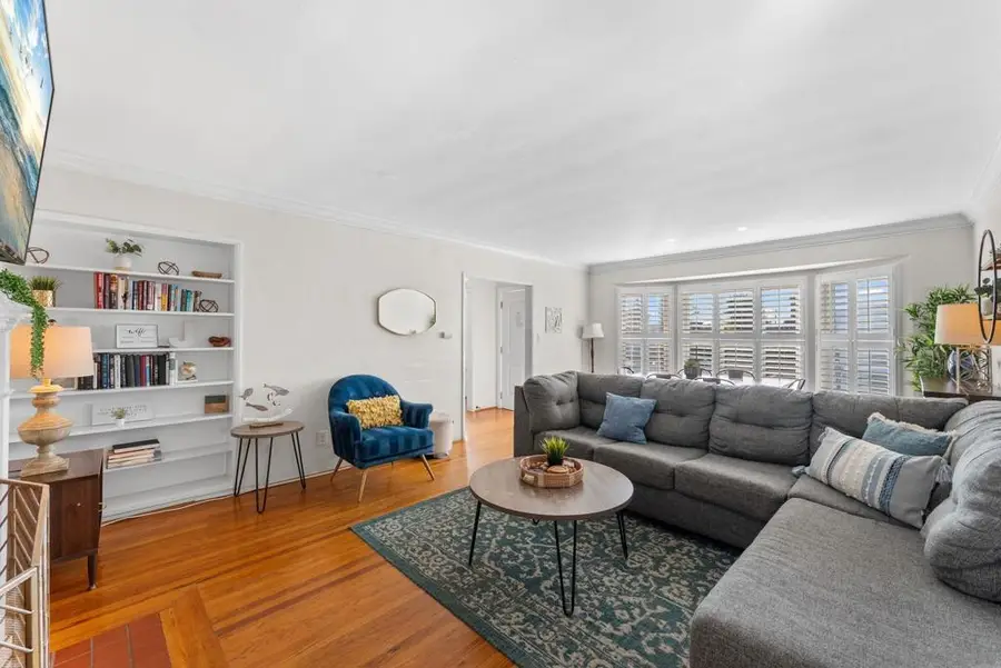 7005 Draper Ave, La Jolla, CA 92037 - Image #3