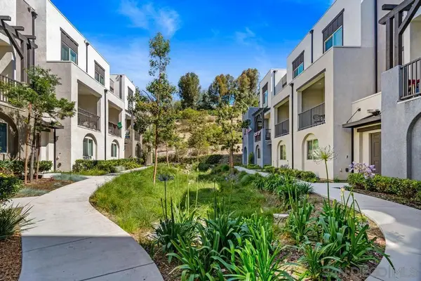 2445 Verano Way, Vista, CA 92081