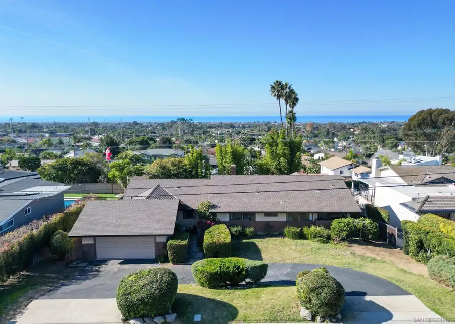 3365 Seacrest Dr, Carlsbad, CA 92008 - Image #2