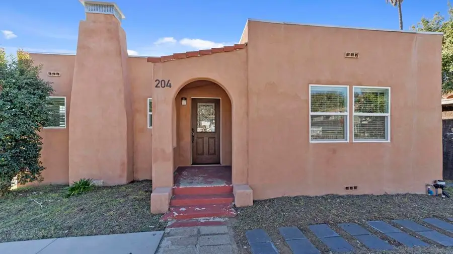 204 N Citrus Ave, Vista, CA 92084 - Image #2