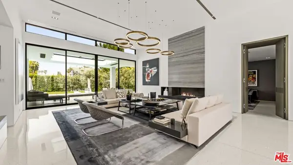 16032 Valley Vista Boulevard, Encino, CA 91436