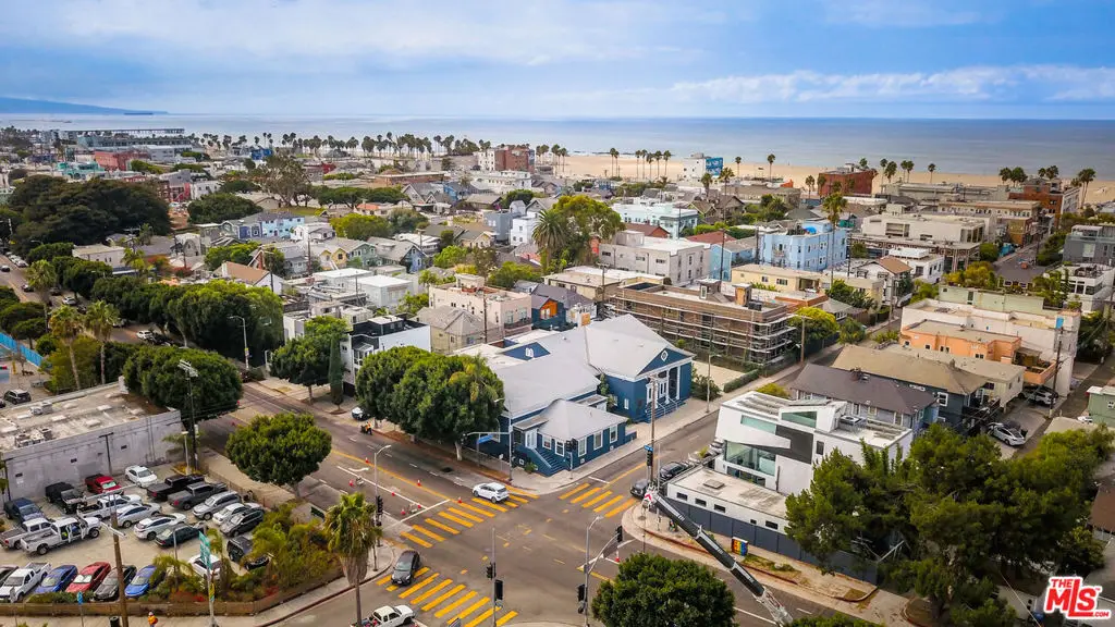 132 Brooks Avenue, Venice, CA 90291 - #1