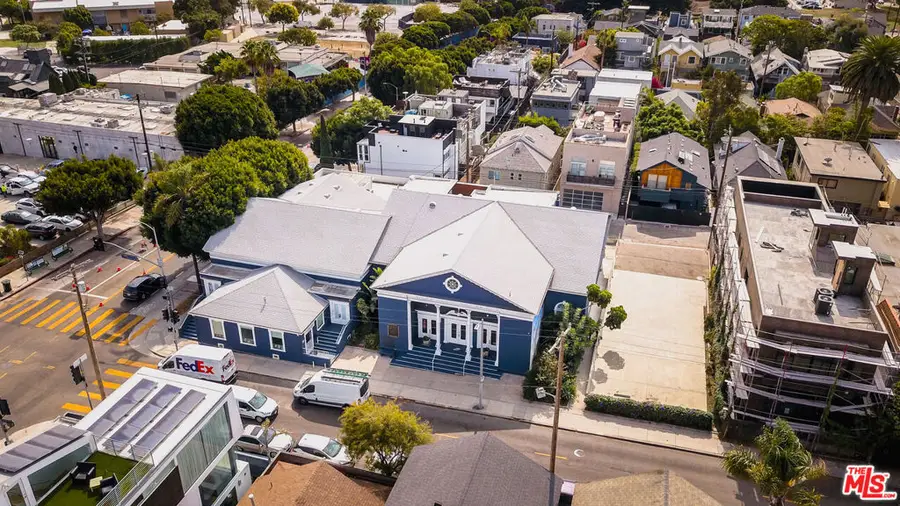 132 Brooks Avenue, Venice, CA 90291 - #2