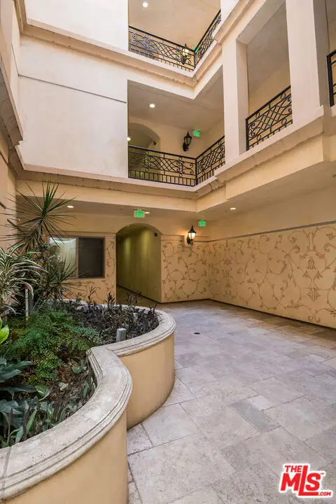 135 S Swall Drive #204, Los Angeles, CA 90048 - #3