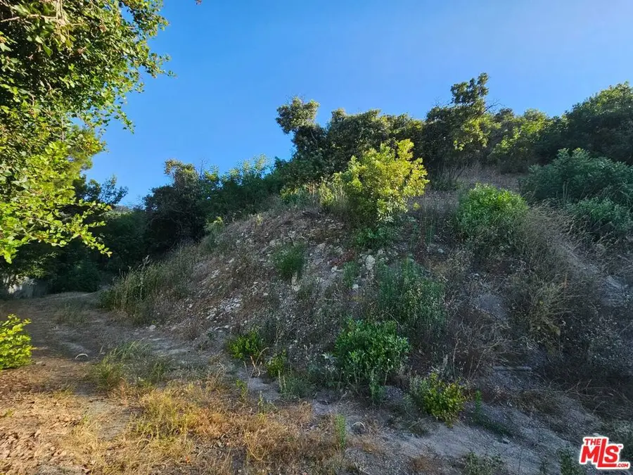 13388 Newcomb Drive, Sherman Oaks, CA 91423 - Image #2