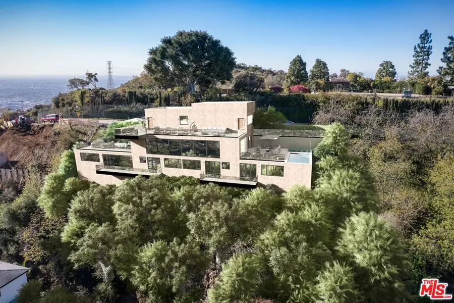 7315 W Pyramid Place, Los Angeles, CA 90046 - #2