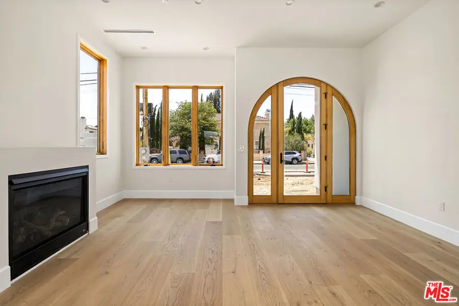 20329 Stagg Street, Winnetka, CA 91306 - #2