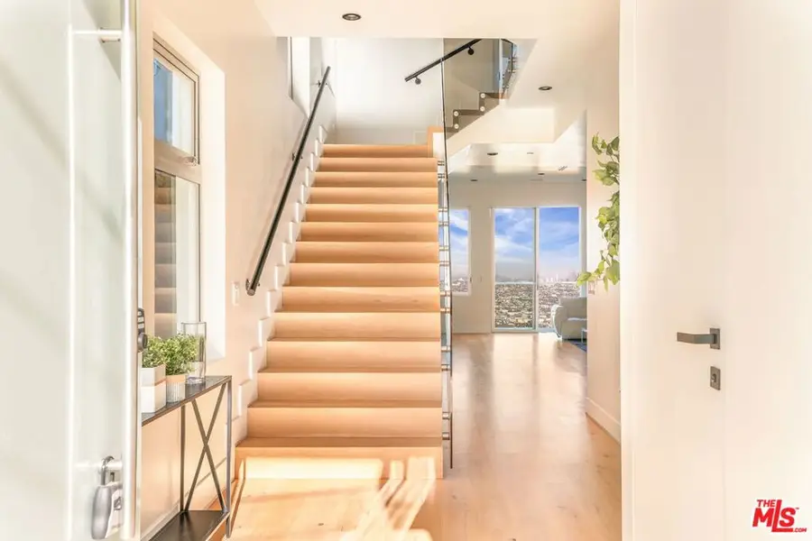 1610 Viewmont Drive, Los Angeles, CA 90069 - #2